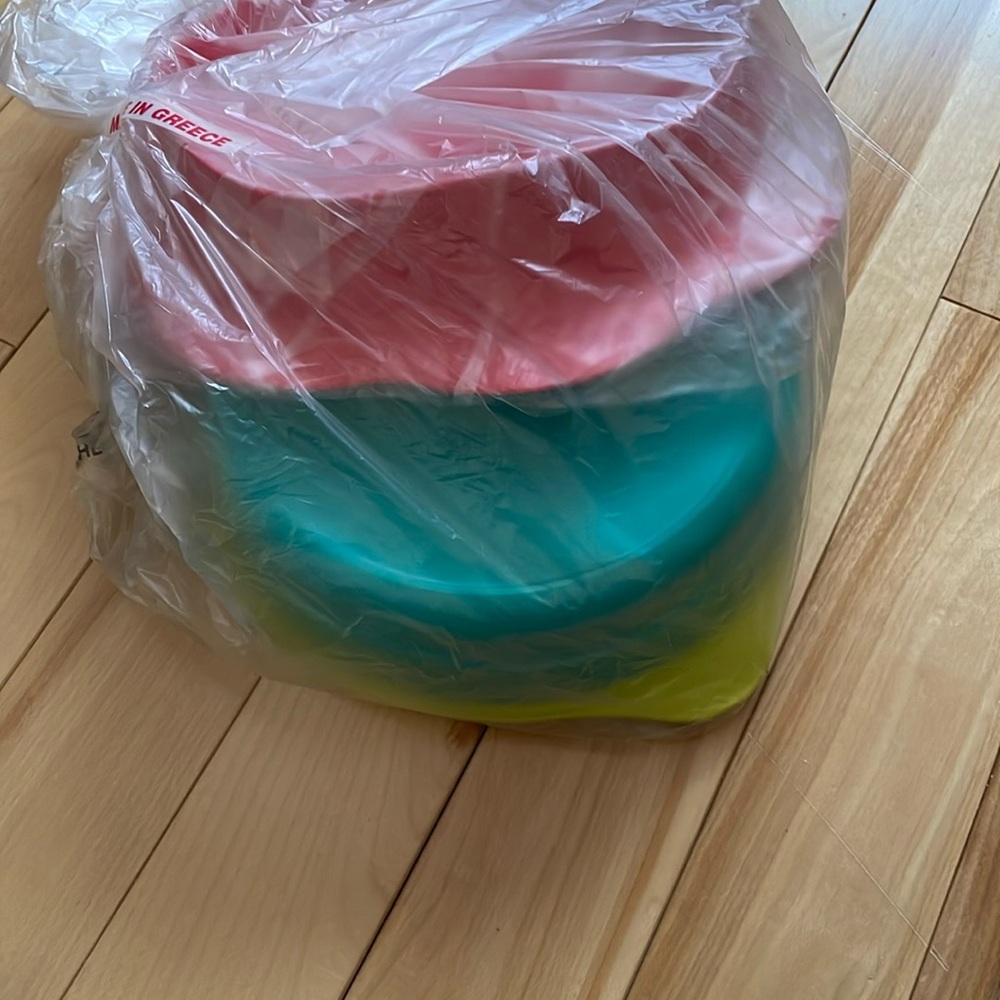 Tupperware Toddler Stay Put Bowl Set Brand New - Picture 3 of 3